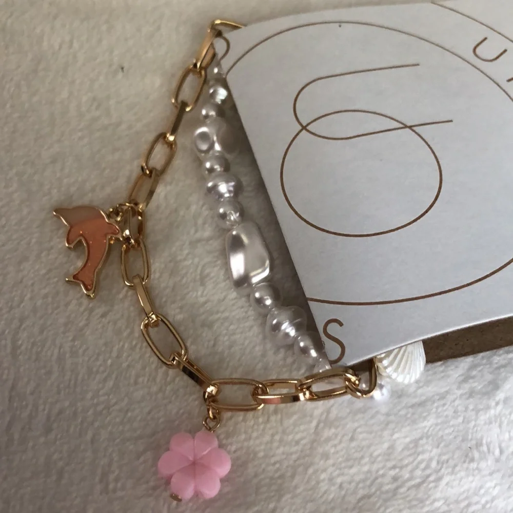 New urban outfitters faux pearl charm bracelet, gold tone chain and pearl